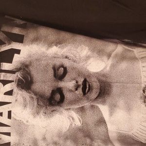 Marilyn Monroe, medium graphic t shirt with capped sleeves.
